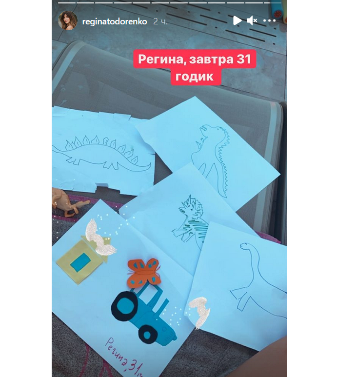 «Завтра 31 годик»: Тодоренко в бикини и без макияжа позировала у бассейна в Турции