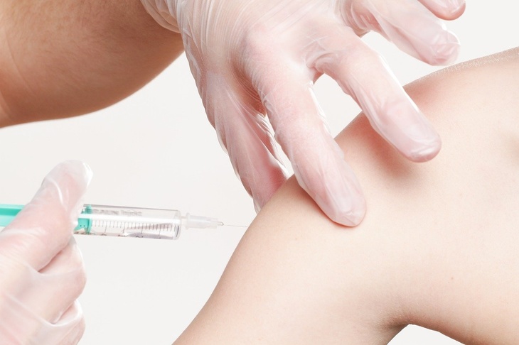 Риск бесплодия: Гинцбург развеял миф вокруг вакцинации