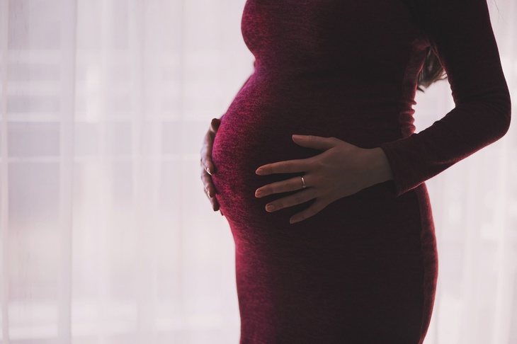 «Может протекать тяжело»: Мясников рассказал об опасности COVID-19 для беременных