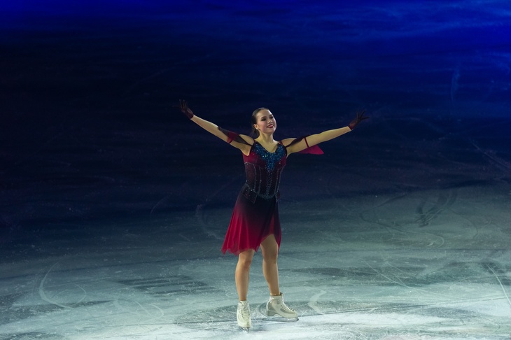 Спонсор подарил Загитовой шикарные именные кроссовки