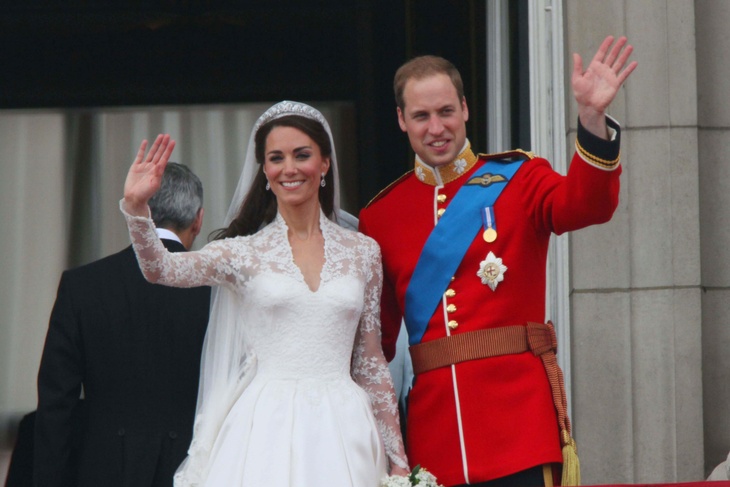 Елизавета II пришла в ужас от свадебного платья Кейт Миддлтон