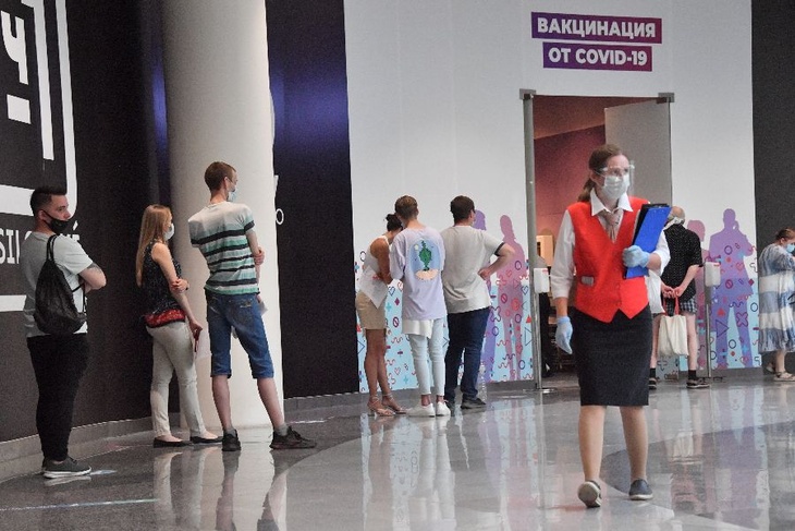 COVID-free работа: в каких сферах непривитым россиянам отказывают в трудоустройстве 
