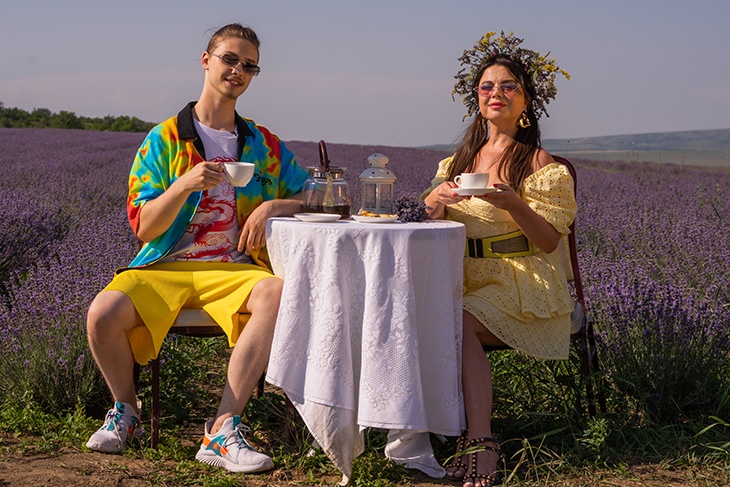 В отпуск с «МУЗ-ТВ»: «У-Дачный чарт» с Наташей Королевой на море!