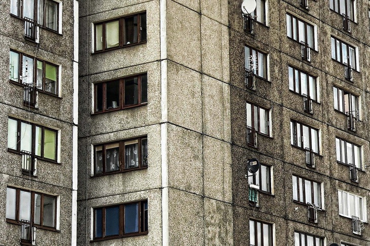 В Иркутске задержали мужчину, который угрожал выбросить 3-летнего сына с 13-го этажа