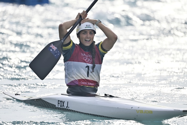 Австралийская гребчиха Фокс завоевала золото на Олимпиаде-2020 с презервативами на лодке