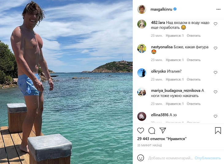 Фанаты заявили, что Галкин втянул живот для пляжного фотоснимка в трусах