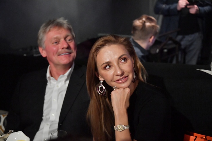 «Он делает ее счастливой»: Татьяна Навка растрогала семейным фото с Дмитрием Песковым