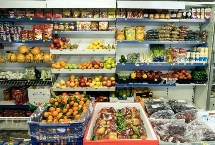 «Инфляция на базовые продукты составит 10-15%»: экономист оценил реальный уровень экономики в России