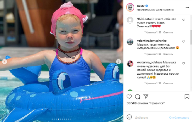 «Любуюсь вашим ребенком»: Кудрявцева показала двухгодовалую Машу в бассейне