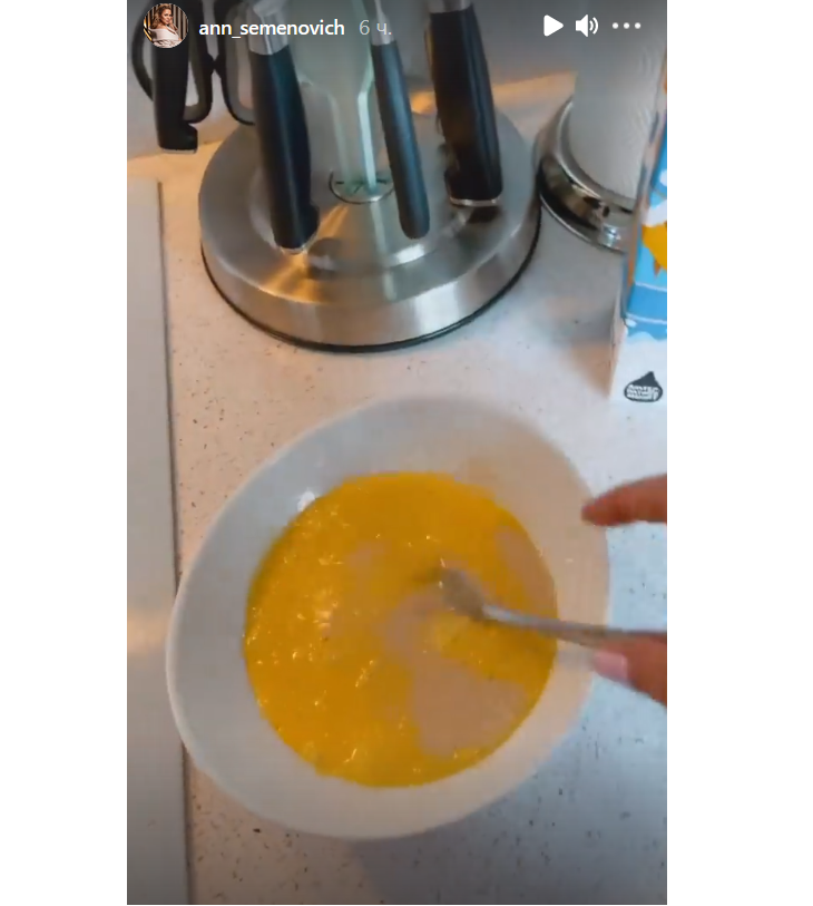 «Такой пушистый получается!»: Семенович поделилась с поклонниками рецептом диетического омлета