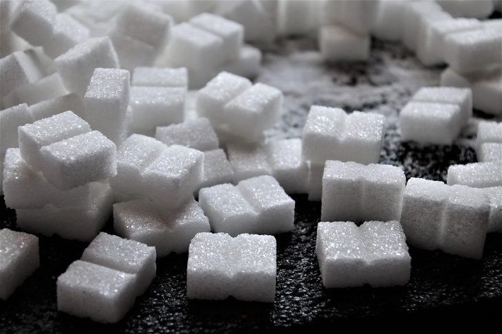 В Россию поступила первая партия импортного сахара 