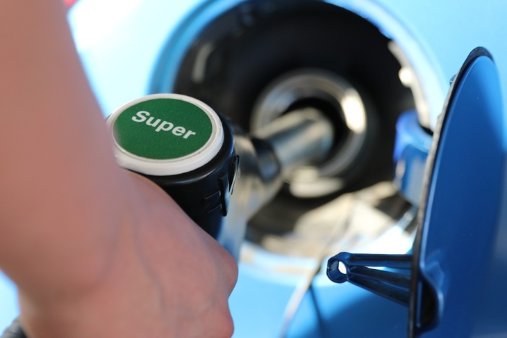 Эксперт предположил, как будут меняться цены на бензин в этом году