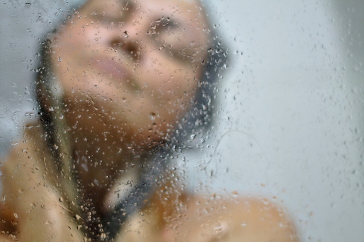 Дерматовенеролог дала советы, как правильно принимать душ