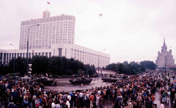 Попытка государственного переворота. Танки у здания Верховного Совета РСФСР. Август 1991 года.