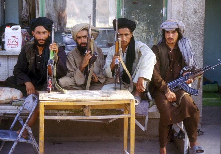 Эксперты рассказали, почему талибы подводят глаза сурьмой