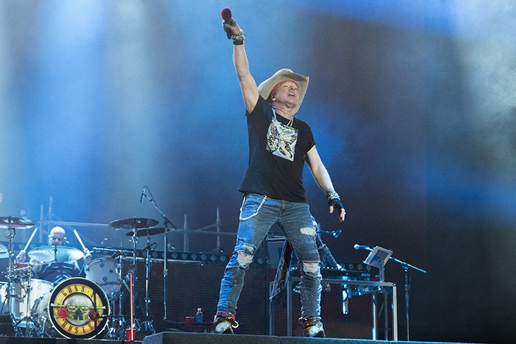 Группе Guns N 'Roses понадобилось 13 лет для релиза новой песни