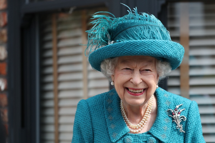 Работа на королеву: Елизавета II намерена заплатить сотруднику 25 тысяч фунтов стерлингов