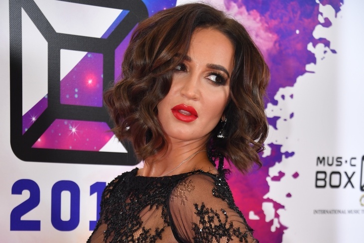 Бузова призвала насладиться ее генами, рискнув показать себя без макияжа и фильтров