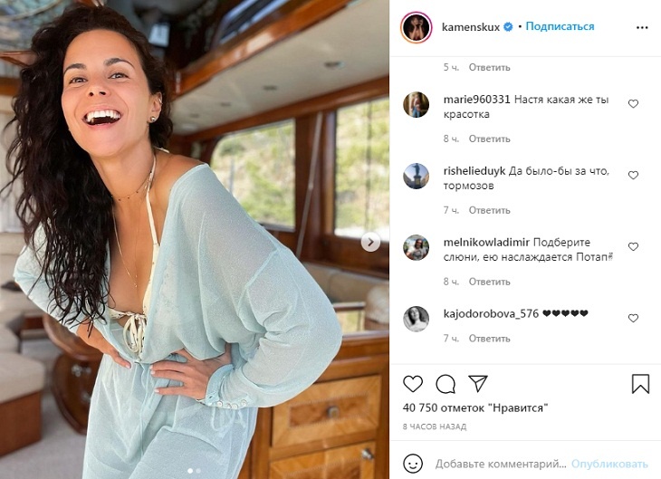 Каменских подразнила фанатов пышными формами в откровенном бикини и полупрозрачной тунике