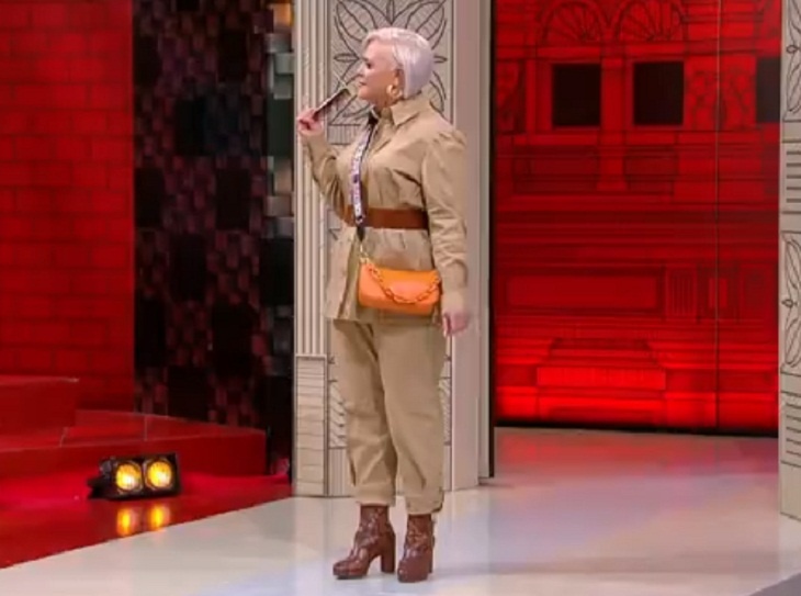 Александр Васильев показал брючный костюм, способный омолодить женщину на 15 лет