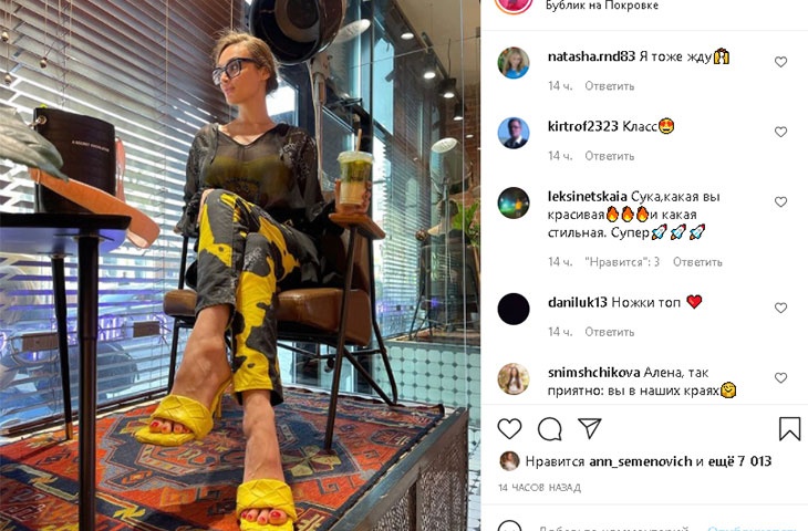 «Сука, какая красивая»: Алена Водонаева в ультрамодных желтых шлепках отправилась подстригать киску