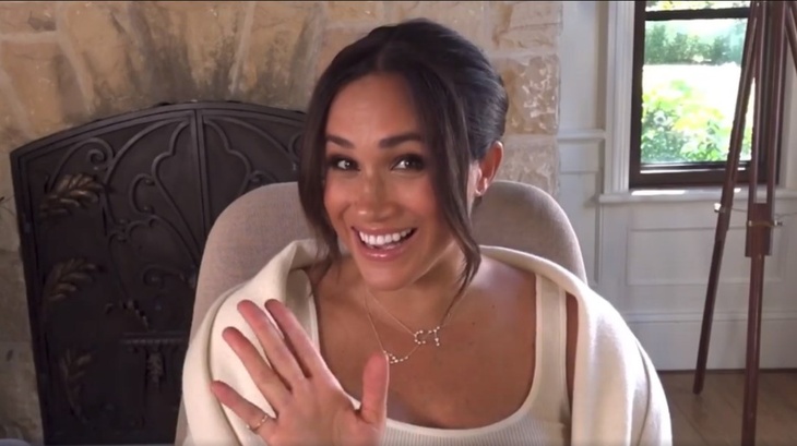 В кадре мелькнуло первое фото ее новорожденной дочери.