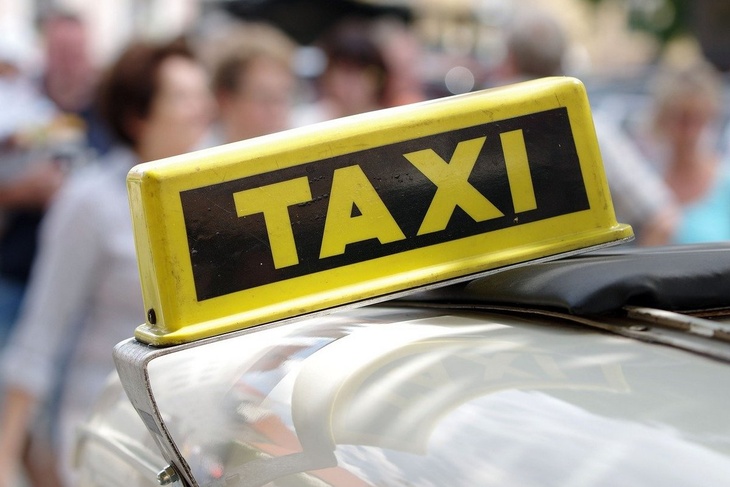 Московский таксист прокатил иностранку из аэропорта до гостиницы за 33 тысячи рублей