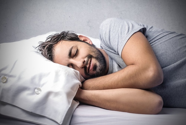 «Превратишься в колобка»: эксперт объяснила, почему нельзя ложиться спать после еды