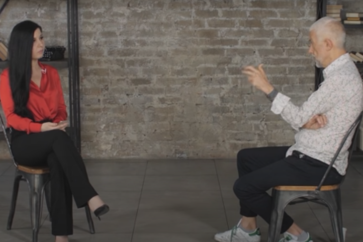 Худрук МХАТа поставил Бузову в один ряд с собакой и трансгендером на сцене