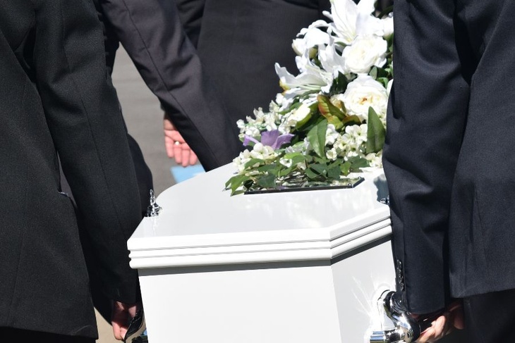 Умирать в России дорого: почему цена похоронных атрибутов увеличилась на треть