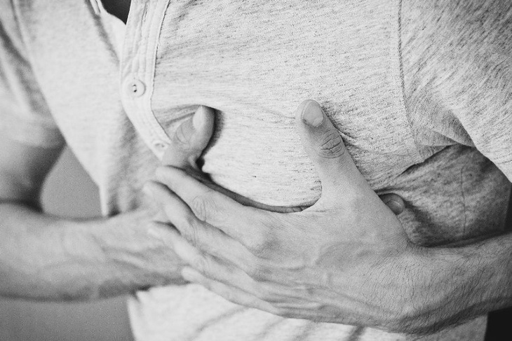 Можно и не заметить: как не пропустить первые признаки инфаркта и инсульта