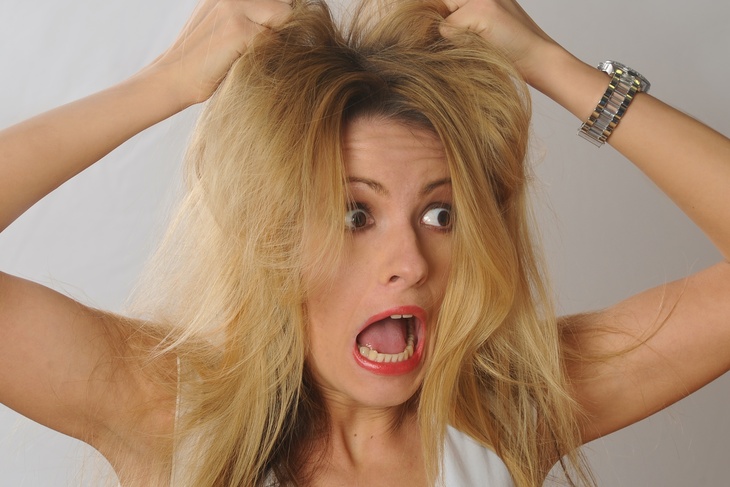 Трихолог рассказала, как действенно остановить выпадение волос после COVID-19