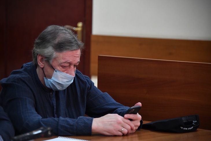 Просит смягчить наказание: суд решает вопрос о замене наказания для Михаила Ефремова