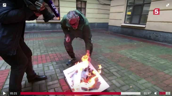 В знак протеста: художник Копейкин сжег собственную картину