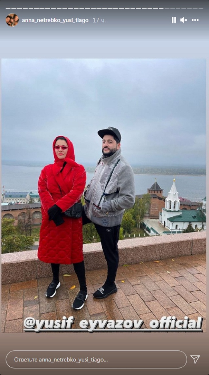 50-летняя Анна Нетребко в трендовом аксессуаре стала ультрамодной советской бабушкой