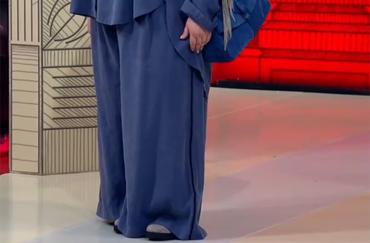 «Скрывают лишний вес»: Эвелина Хромченко назвала брюки — хит сезона