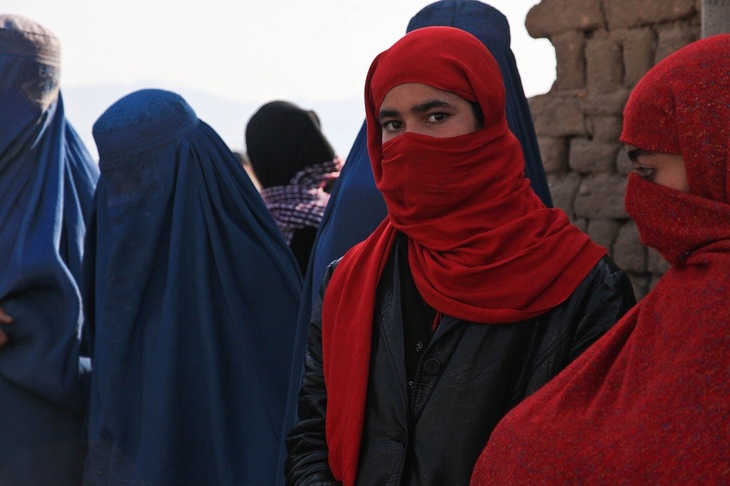 Афганские женщины выступили в поддержку талибов, бурок и шариата