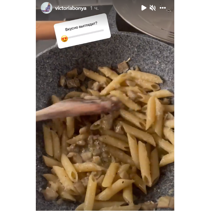 Боня показала, как готовить «нереально вкусную пасту» с артишоками: видео