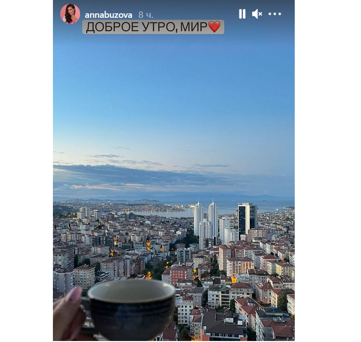 «Люблю, не могу»: Анна Бузова поцеловалась с мужем на яхте в Турции