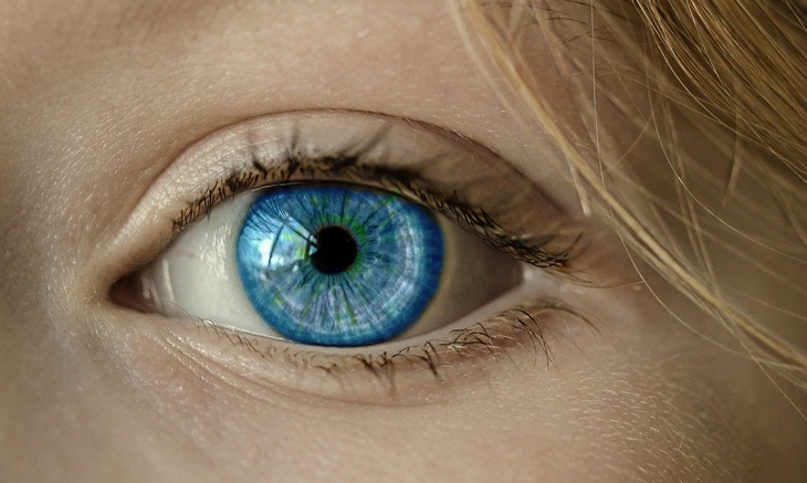 Офтальмолог предупредила о риске слепоты из-за коронавируса