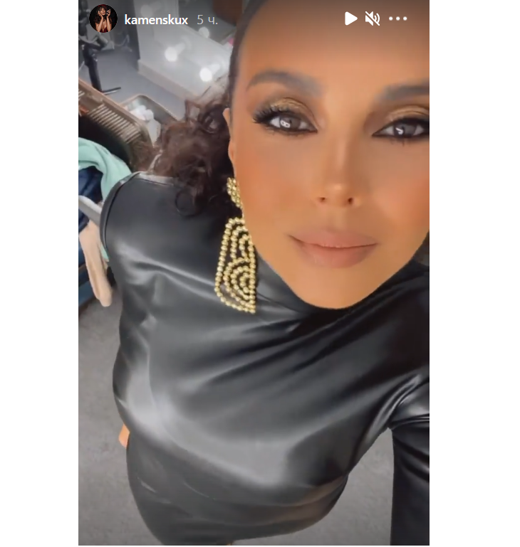 Каменских в total black и Успенская в сверкающем мини спели дуэтом: видео