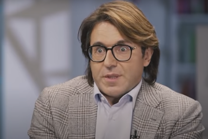 «Выдержал бы сутки, но не больше»: Андрей Малахов намекнул, что замок Галкина — безвкусица «Выдержал бы сутки, но не больше»: Андрей Малахов намекнул, что замок Галкина — безвкусица