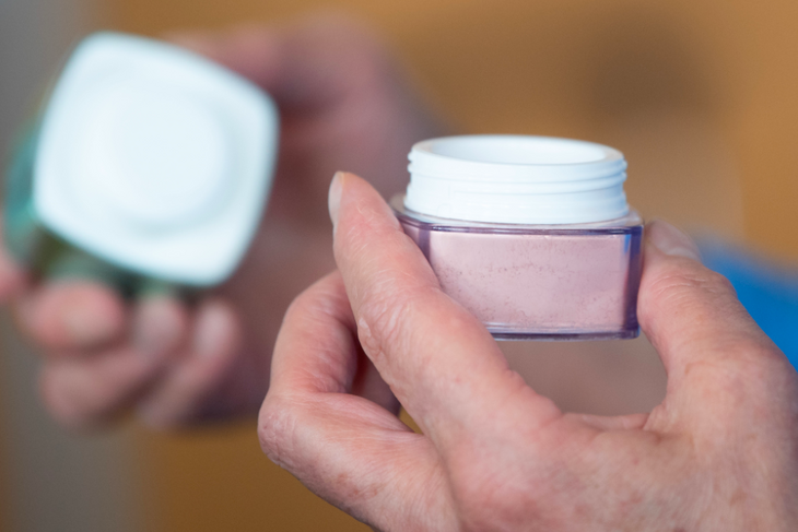 Косметолог развеял мифы о проблемной коже