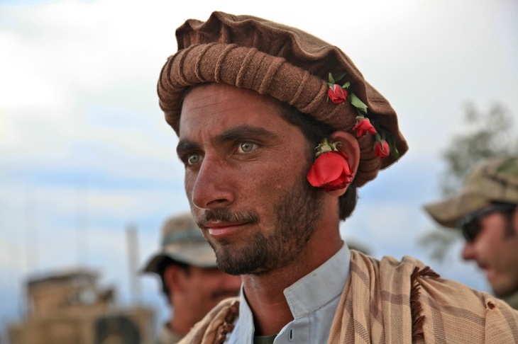 Талибы запретили афганцам носить стильные прически и брить бороды