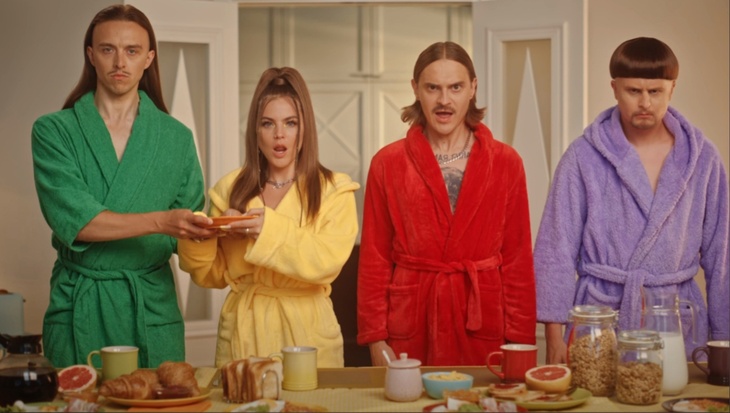 Солист Little Big проснулся в одной постели с Томми Кэшем