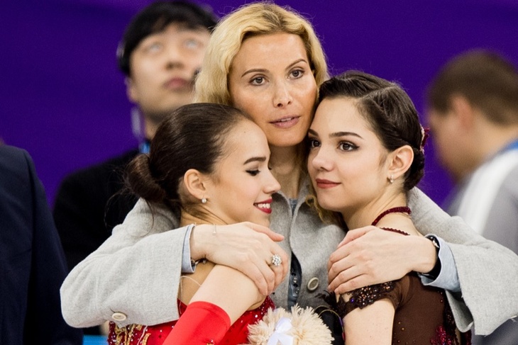 Снова вместе на льду: Авербух раскрыл детали конфликта между Медведевой и Загитовой Снова вместе на льду: Авербух раскрыл детали конфликта между Медведевой и Загитовой