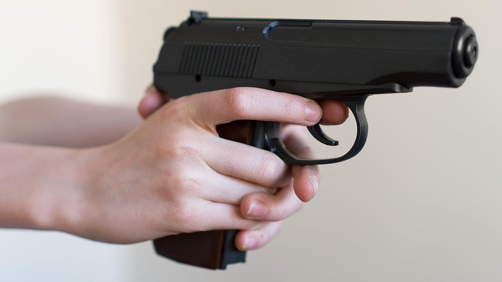 Дедушка захватил пушку: онкобольной мальчик с синдромом дауна застрелил себя из пистолета