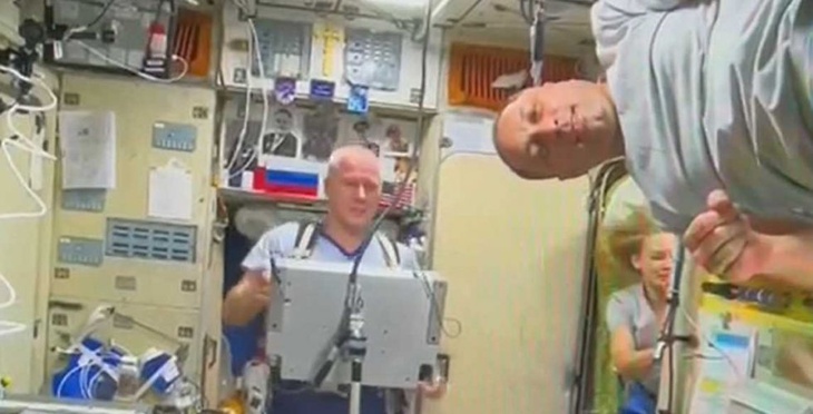 Занимаются физкультурой: Роскосмос выложил новые фото Пересильд и Шипенко с МКС