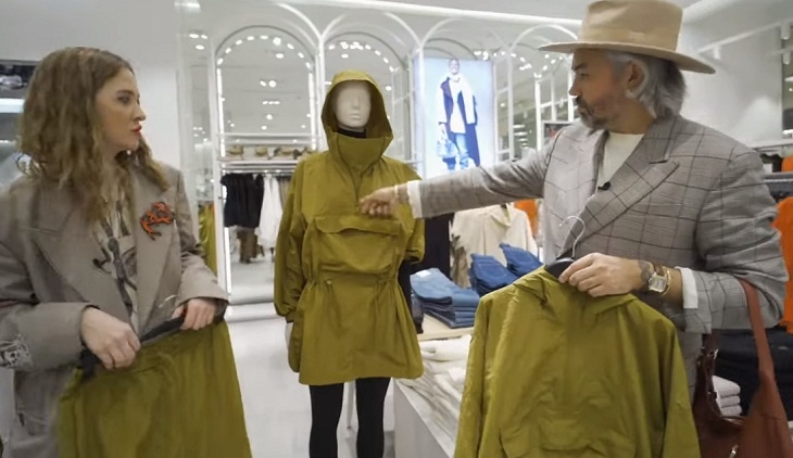 «Будет смотреться отлично»: Рогов порекомендовал модницам универсальную куртку анорак