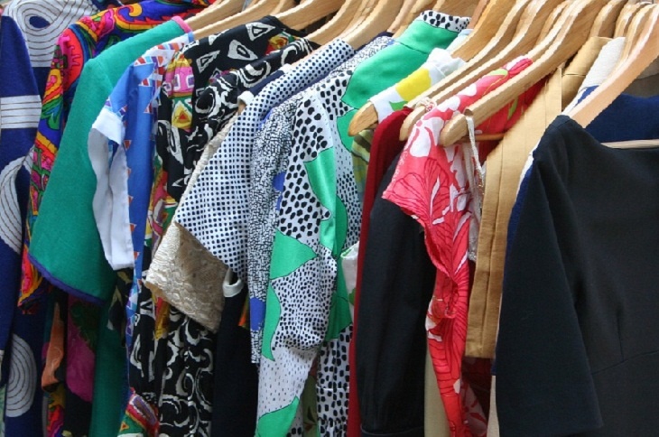 Все стопочками: стилист «Модного приговора» рассказала, как легко навести порядок в своем гардеробе